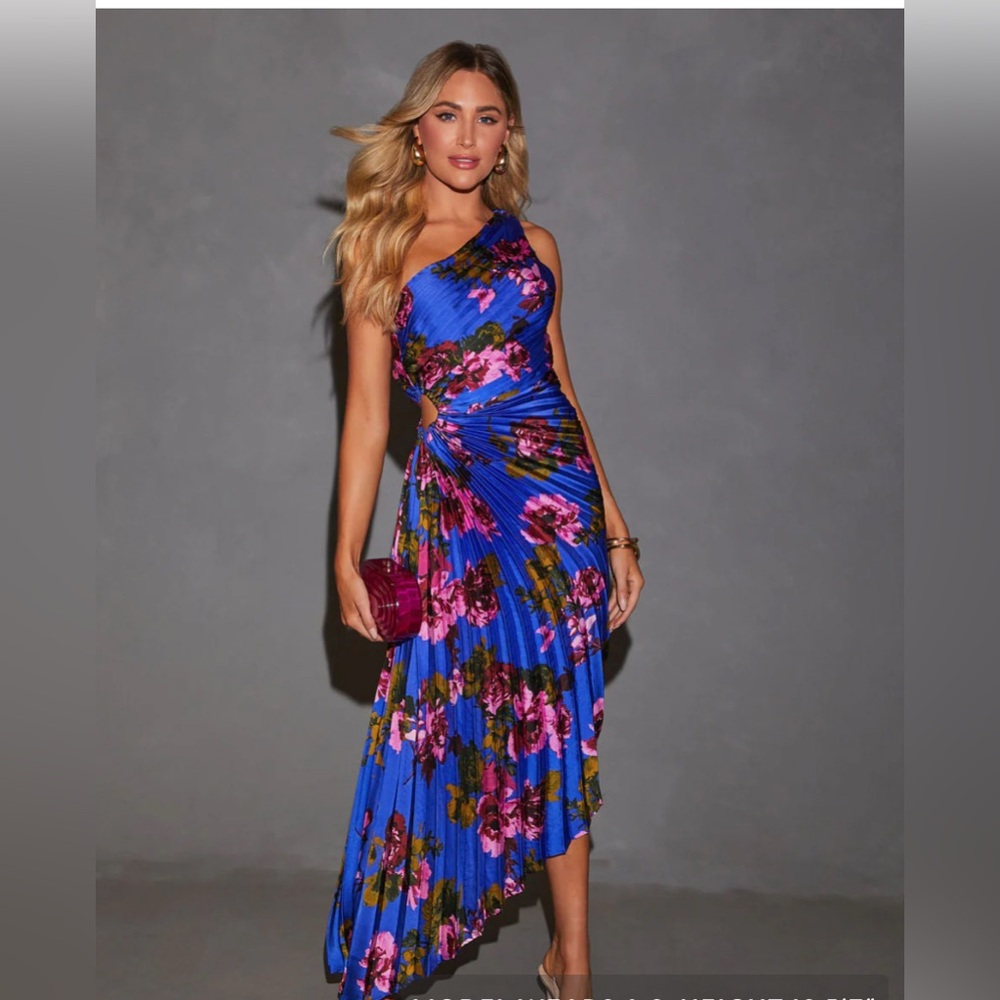 VICI Modern Day Glam Printed One Shoulder Asymmetrical Maxi Dress 💙